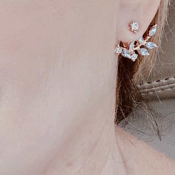 3/$21 Rose gold color CZ earrings floral motif - Picture 4 of 4